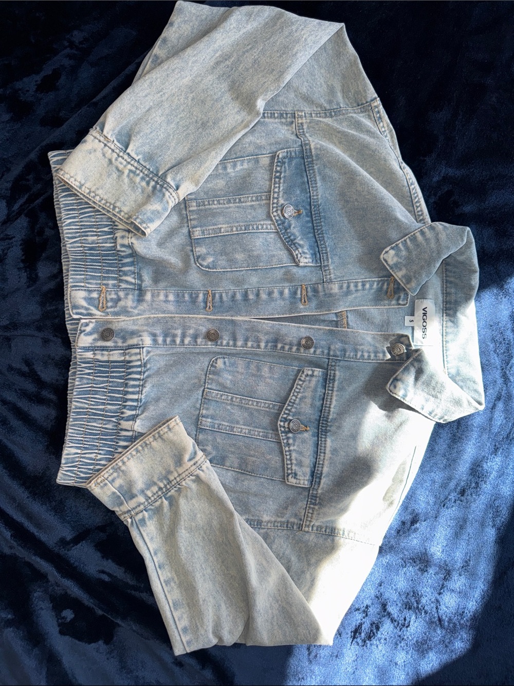 Cropped light wash denim jacket!